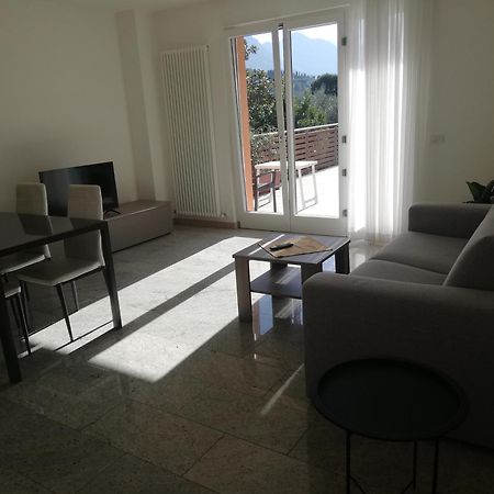 Appartamento La Terrazza Riva del Garda Bagian luar foto
